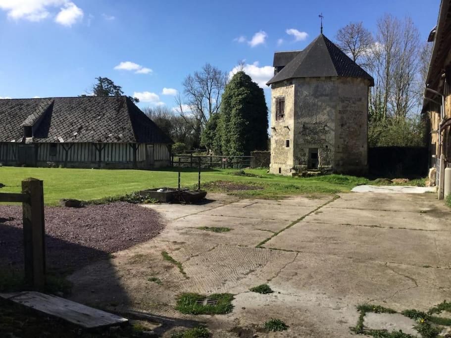 La Ferme Du Chateau Fauguernon Esterno foto