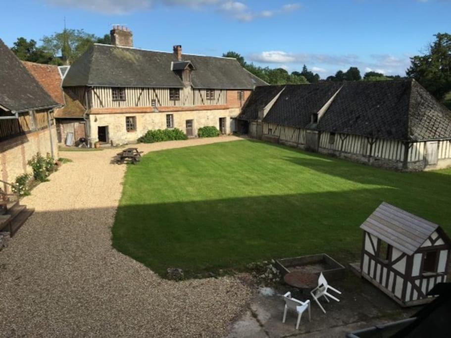La Ferme Du Chateau Fauguernon Esterno foto