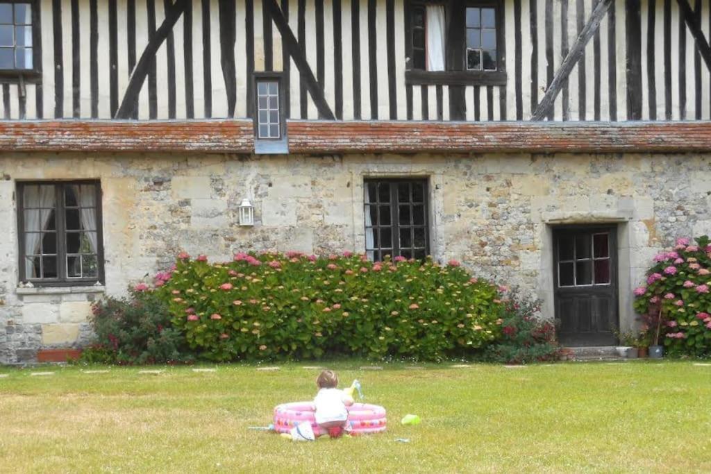 La Ferme Du Chateau Fauguernon Esterno foto