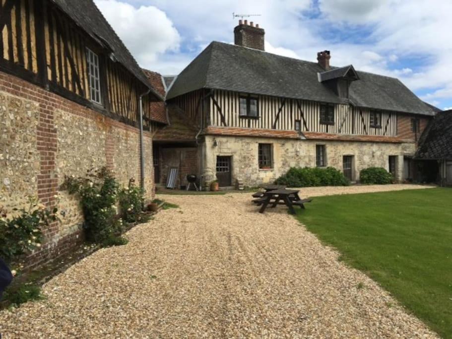 La Ferme Du Chateau Fauguernon Esterno foto